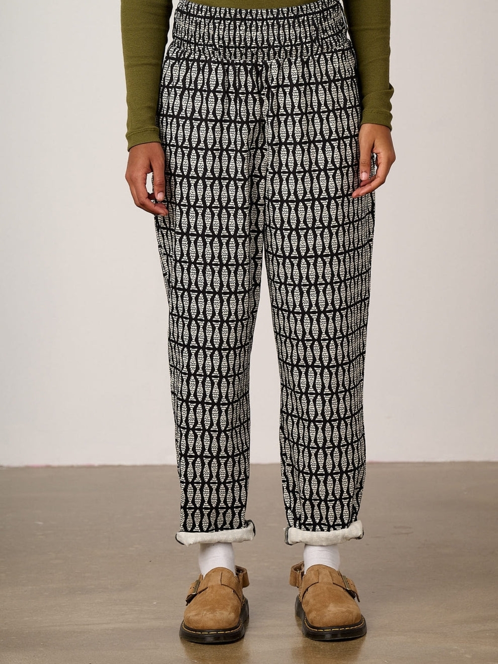 Lucy & Yak Alexa - Cotton Trousers in Black & White Minnow Print